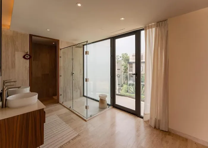 Private Oasis Mistiq, Rooftop Pool, Shuttle